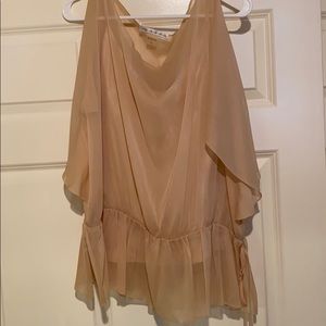 Pretty light gold top